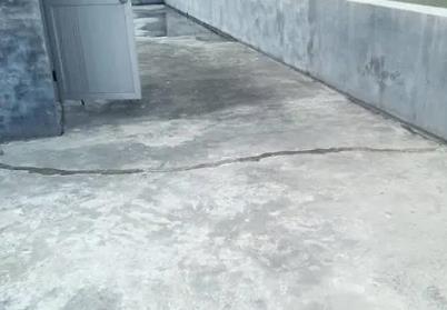 兴国楼顶漏水维修公司分享下如何解决卫生间隐蔽部位漏水的问题?